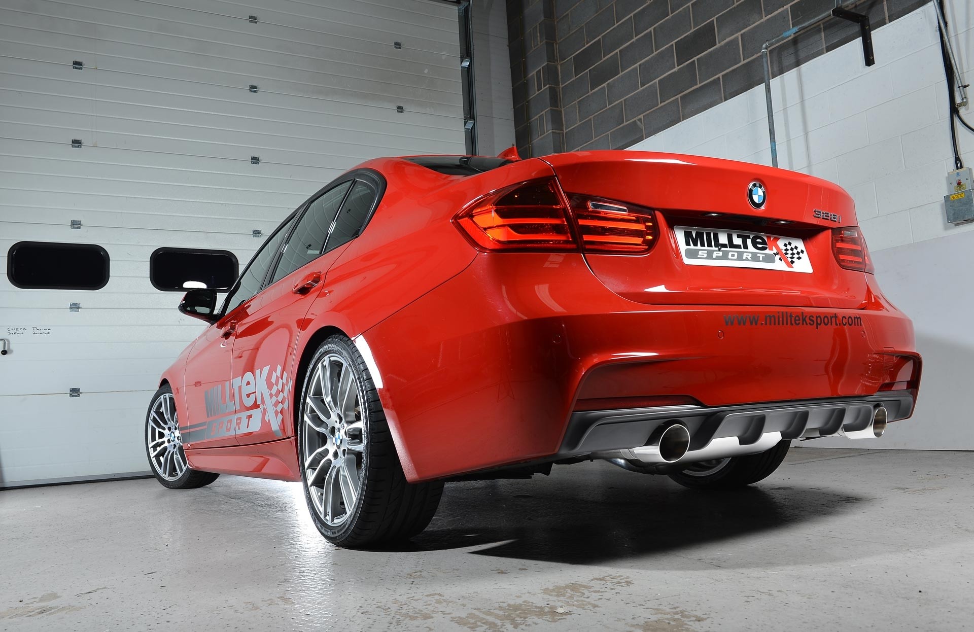 Milltek BMW 3 Series F30 dual cat-back systeem met gepolijste 90