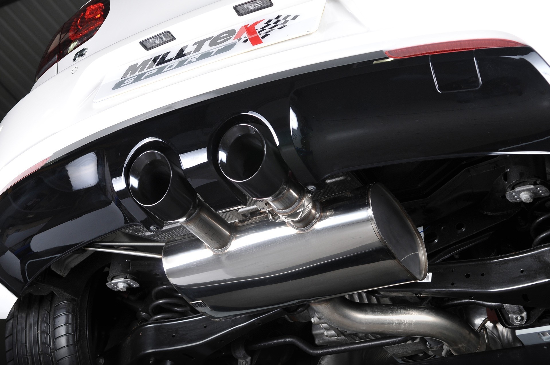 Milltek VW Golf VI R 2.0 TSI dual cat-back systeem met zwart gla